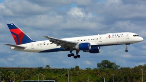 Photo of N670DN - Boeing 757-232 operated by Delta Air Lines