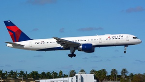 Photo of N675DL - Boeing 757-232 operated by Delta Air Lines