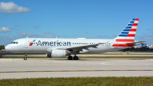 Photo of N121UW - Airbus A320-214 operated by American Airlines