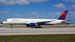 Photo of N671DN - Boeing 757-232 operated by Delta Air Lines