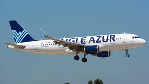 Photo of F-HBIX - Airbus A320-214 operated by Aigle Azur