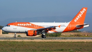 Photo of G-EZIX - Airbus A319-111 operated by easyJet