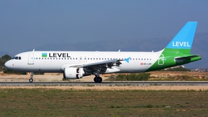 Photo of OE-LVR - Airbus A320-214 operated by LEVEL Europe