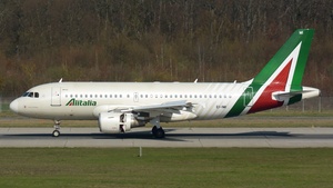 Photo of EI-IMI - Airbus A319-112 operated by Alitalia
