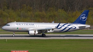 Photo of T7-MRD - Airbus A320-214 operated by MEA Middle East Airlines