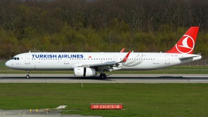 Photo of TC-JTA - Airbus A321-231 operated by Turkish Airlines