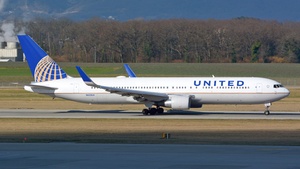 Photo of N652UA - Boeing 767-322(ER) operated by United Airlines
