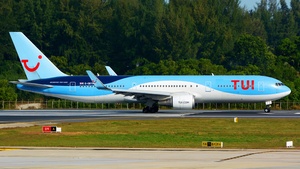 Photo of G-OBYH - Boeing 767-304(ER) operated by TUI Airways