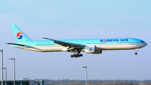 Photo of HL8217 - Boeing 777-3B5(ER) operated by Korean Air