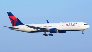 Photo of N176DZ - Boeing 767-332(ER) operated by Delta Air Lines