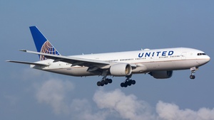 Photo of N228UA - Boeing 777-222(ER) operated by United Airlines