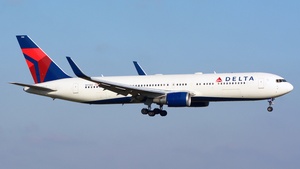 Photo of N173DZ - Boeing 767-332(ER) operated by Delta Air Lines