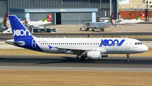 Photo of F-GKXH - Airbus A320-214 operated by Joon