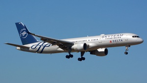 Photo of N705TW - Boeing 757-231 operated by Delta Air Lines