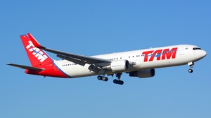 Photo of PT-MOE - Boeing 767-316(ER) operated by TAM Linhas Aéreas
