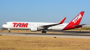 Photo of PT-MOB - Boeing 767-316(ER) operated by TAM Linhas Aéreas