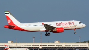 Photo of D-ABDU - Airbus A320-214 operated by Air Berlin
