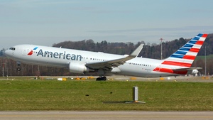 Photo of N347AN - Boeing 767-323(ER) operated by American Airlines