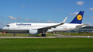 Photo of D-AIUM - Airbus A320-214 operated by Lufthansa