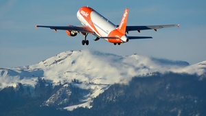 Photo of G-EZUD - Airbus A320-214 operated by easyJet