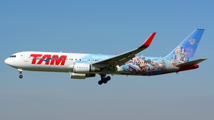 Photo of PT-MSZ - Boeing 767-316(ER) operated by TAM Linhas Aéreas