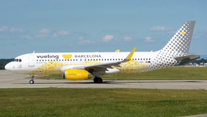 Photo of EC-MNZ - Airbus A320-232 operated by Vueling