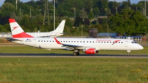 Photo of OE-LWG - Embraer ERJ-195LR operated by Austrian Airlines