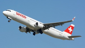 Photo of HB-IOO - Airbus A321-212 operated by Swiss International Air Lines