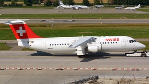 Photo of HB-IYZ - British Aerospace Avro RJ100 operated by Swiss International Air Lines