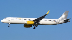 Photo of EC-MHB - Airbus A321-231 operated by Vueling