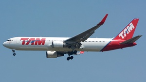 Photo of PT-MSS - Boeing 767-316(ER) operated by TAM Linhas Aéreas