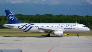 Photo of F-GKXS - Airbus A320-214 operated by Air France