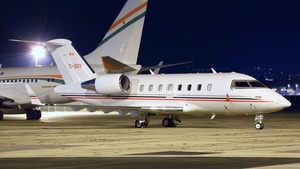 Photo of C-GIIT - Bombardier Challenger 605 operated by Execaire