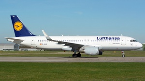 Photo of D-AIUQ - Airbus A320-214 operated by Lufthansa