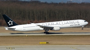 Photo of N76055 - Boeing 767-424(ER) operated by United Airlines