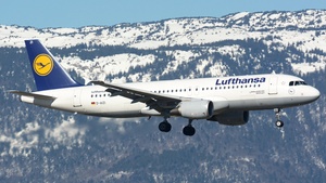 Photo of D-AIZI - Airbus A320-214 operated by Lufthansa