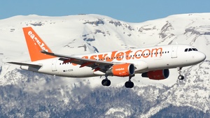Photo of G-EZOB - Airbus A320-214 operated by easyJet