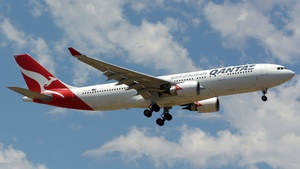 Photo of VH-EBP - Airbus A330-202 operated by Qantas