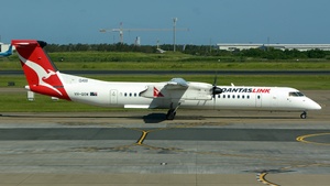 Photo of VH-QOW - Bombardier DHC-8-402 Dash 8 Q400 operated by QantasLink (opb Sunstate Airlines)
