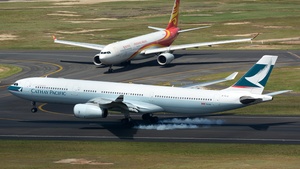 Photo of B-HLQ - Airbus A330-343 operated by Cathay Pacific Airways