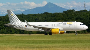 Photo of EC-LVU - Airbus A320-214 operated by Vueling
