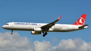 Photo of TC-JTH - Airbus A321-231 operated by Turkish Airlines