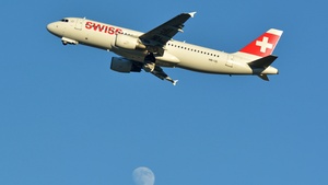 Photo of HB-IJL - Airbus A320-214 operated by Swiss International Air Lines