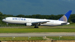 Photo of N646UA - Boeing 767-322(ER) operated by United Airlines