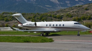 Photo of CS-CHC - Bombardier Challenger 350 operated by NetJets Europe