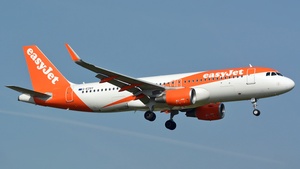 Photo of G-EZOY - Airbus A320-214 operated by easyJet