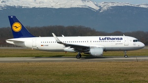 Photo of D-AIUE - Airbus A320-214 operated by Lufthansa