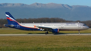 Photo of VP-BQS - Airbus A321-211 operated by Aeroflot