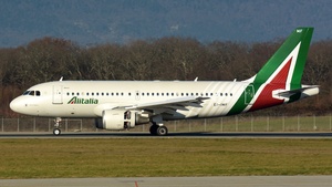 Photo of EI-IMF - Airbus A319-112 operated by Alitalia