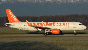 Photo of G-EZWT - Airbus A320-214 operated by easyJet